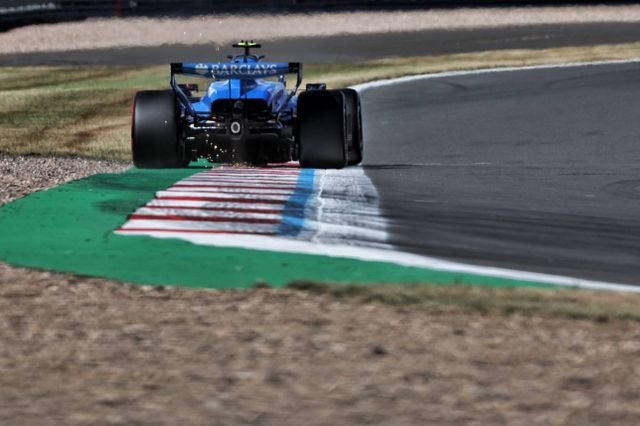 Сайнс тревожится за Williams и ведёт переговоры с Audi на 2027-й