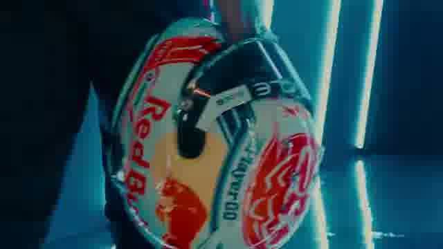 Шлем пилота Red Bull крупным планом