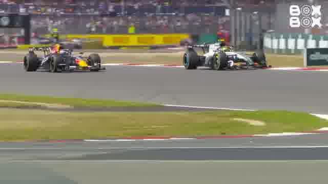 Red Bull и Mercedes рубятся за позицию