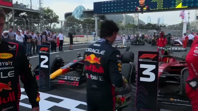 Стартовая решётка: болиды Red Bull и Ferrari выстроились перед боем.