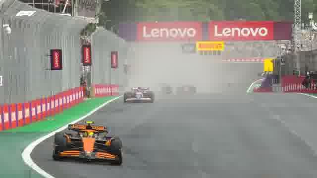 Стена воды за McLaren: ливень только усиливается