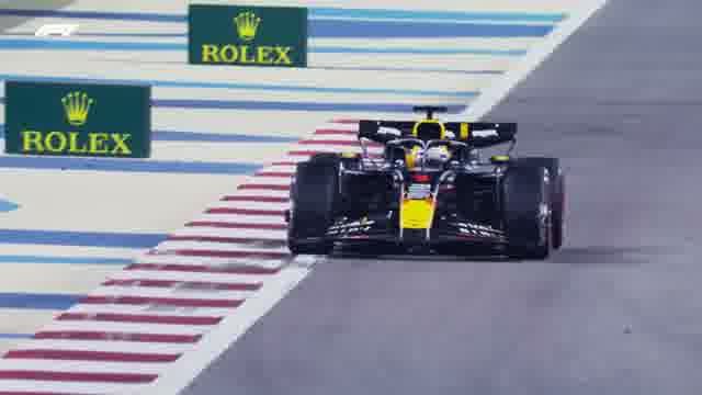 Red Bull режет поребрики на высокой скорости