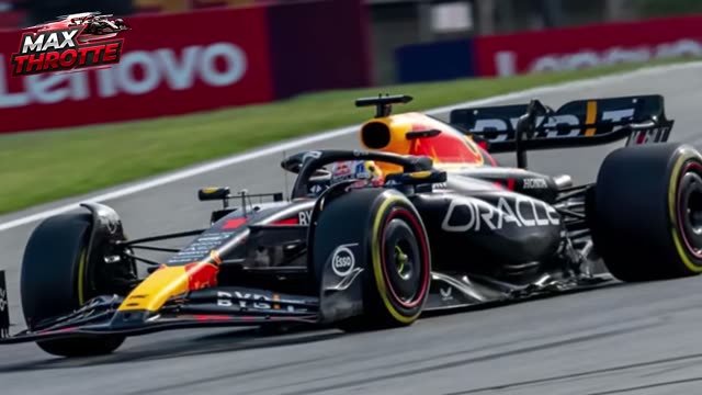 Болид Red Bull Ферстаппена на трассе в атаке