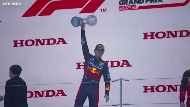 Действующий чемпион Ф1 — и при этом один из топ-3 сим-гонщиков планеты