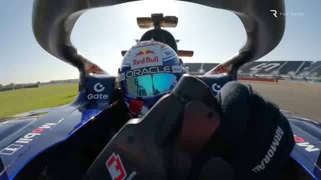 Онбордный кадр из кокпита Red Bull на прямой