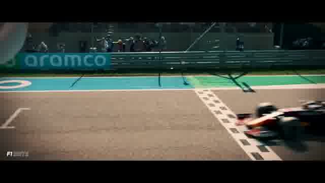 Болид проносится по трассе Яс Марина — гоночный экшн